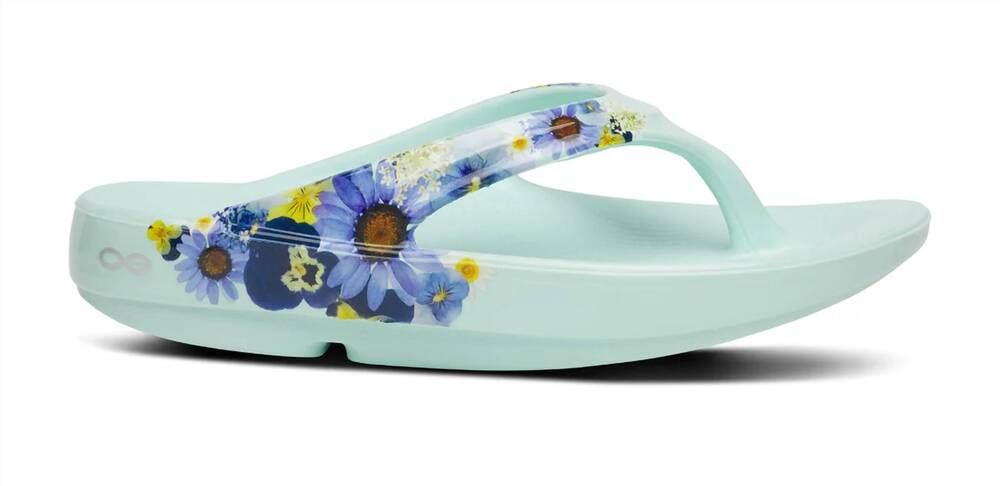 NEW OOFOS women's oolala limited thong sandals in mint blossom